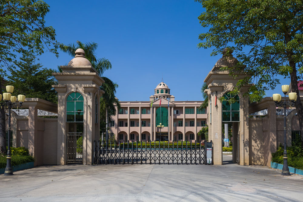 工廠大門（Factory Gate）